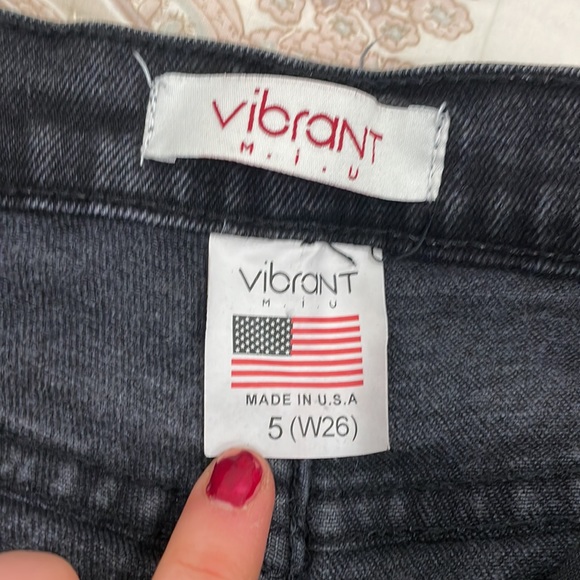 High Rise
Relaxed Fit
Distressing Throughout
Zipper + Button-Front Closure - Picture 9 of 12